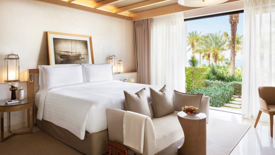 Guest suite — GRMS-controlled climate and lighting